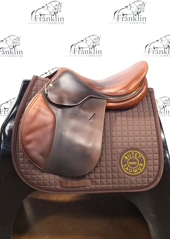 Used Butet C 17.5" Seat 2.25 Flap Standard Tree Gold Saddle Consignment #790