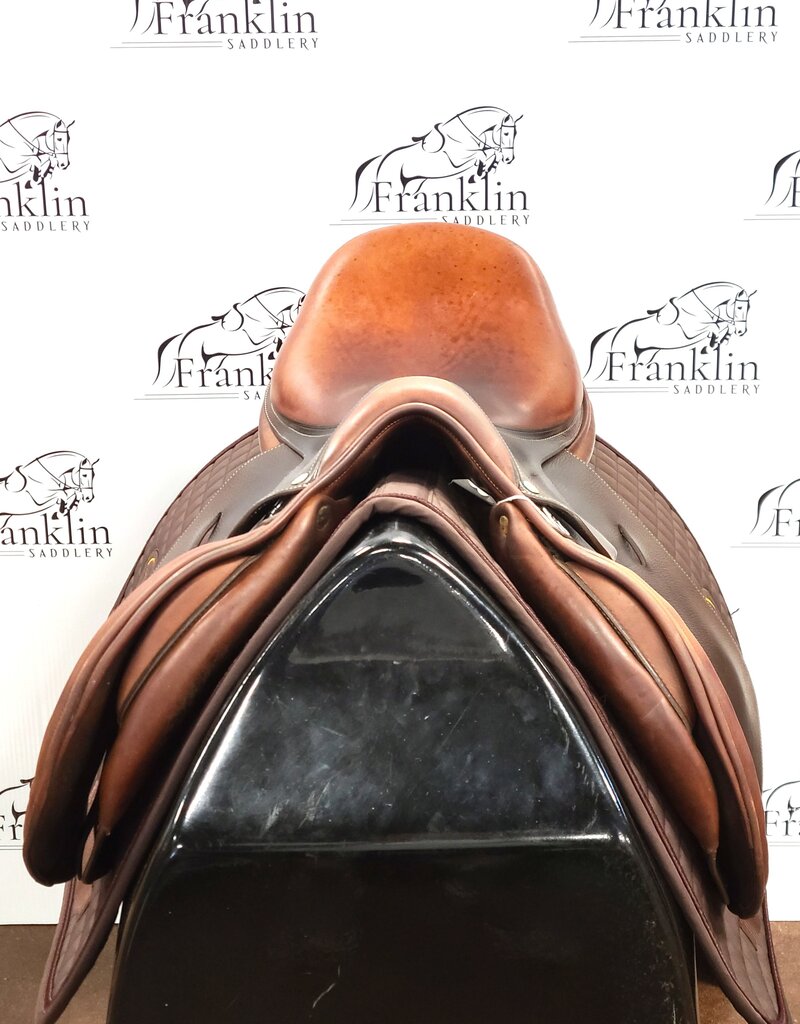 Used Butet C 17.5" Seat 2.25 Flap Standard Tree Gold Saddle Consignment #790