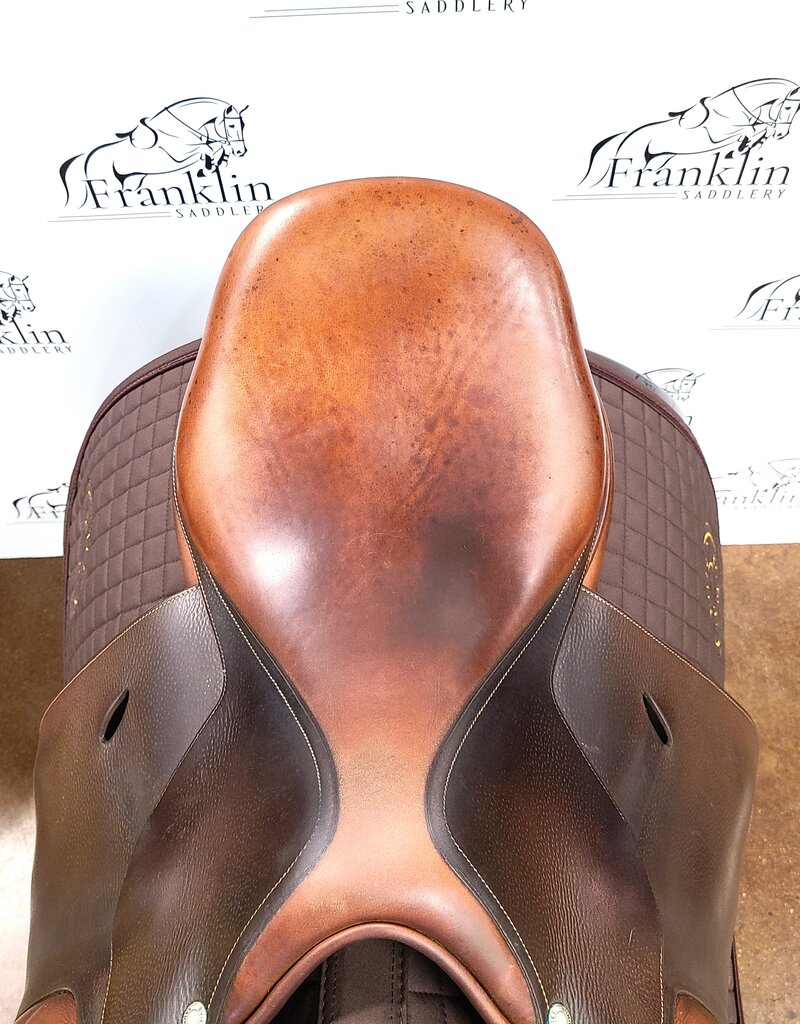 Used Butet C 17.5" Seat 2.25 Flap Standard Tree Gold Saddle Consignment #790
