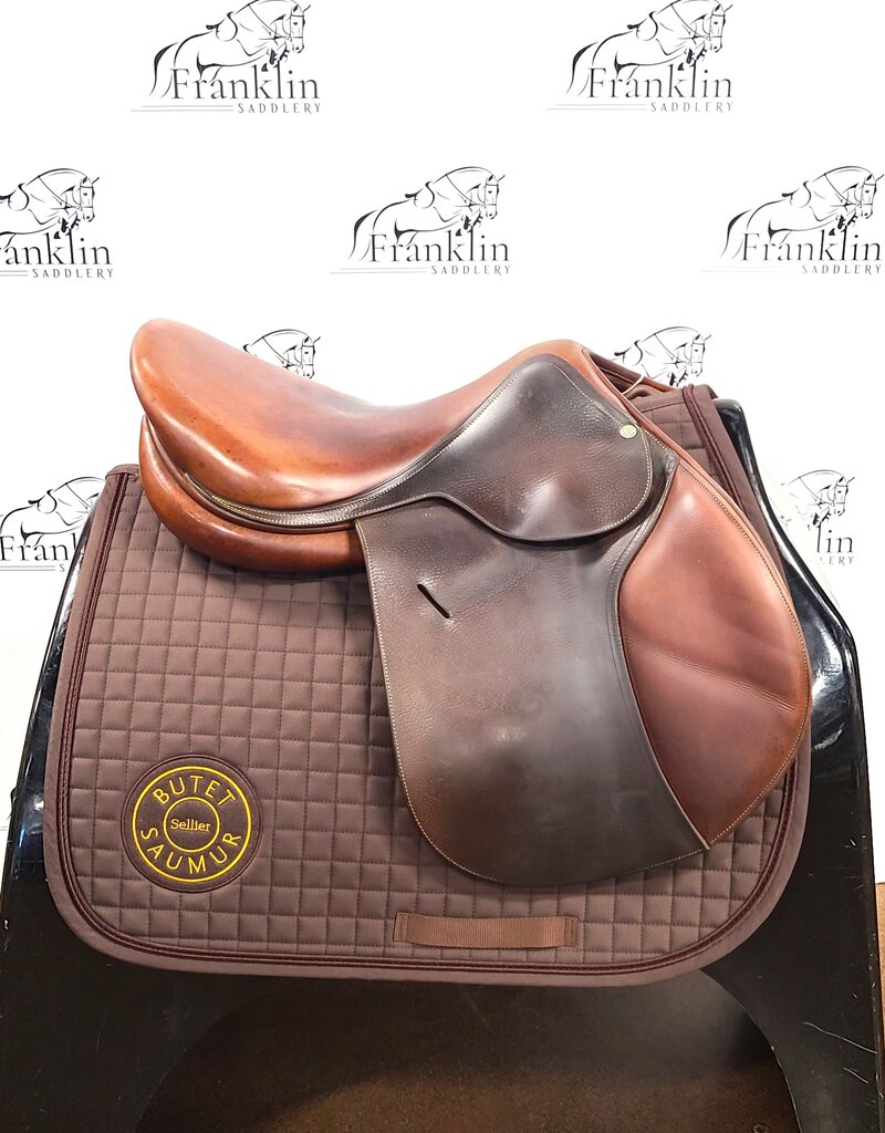 Used Butet C 17.5" Seat 2.25 Flap Standard Tree Gold Saddle Consignment #790