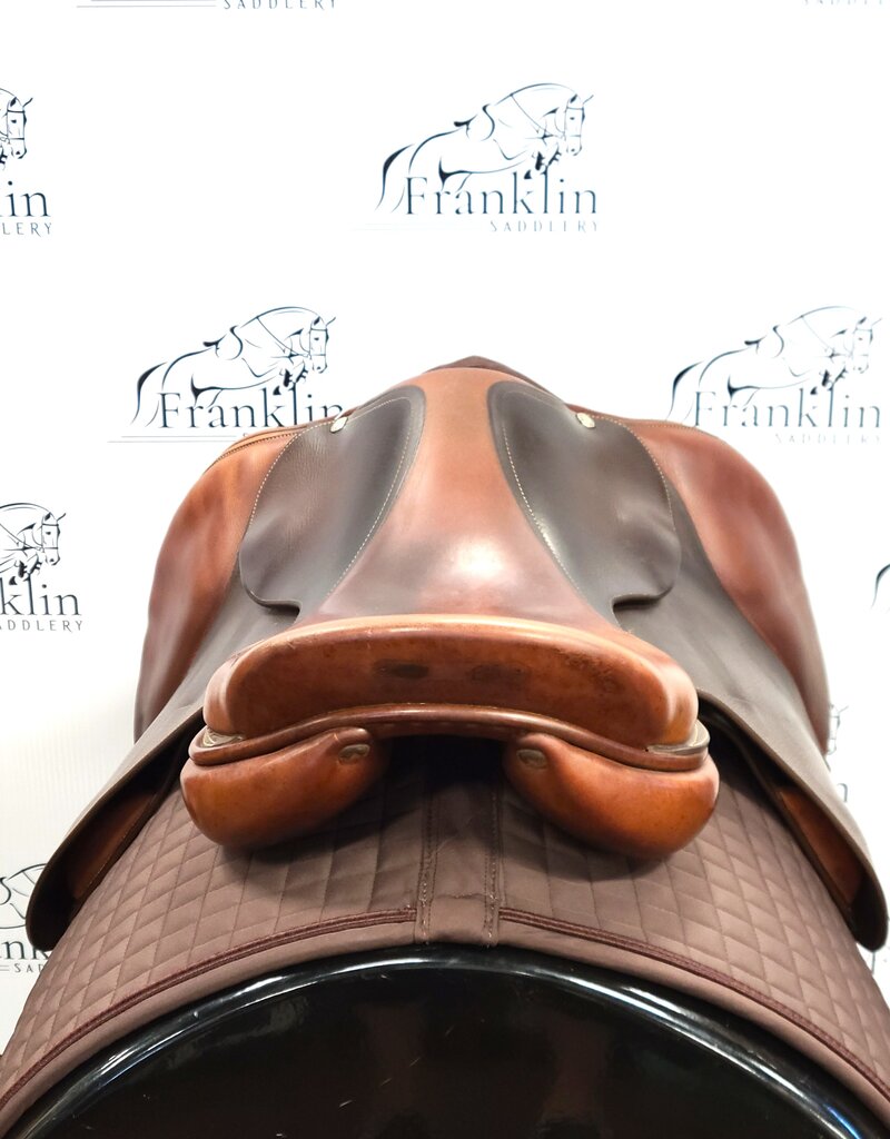 Used Butet C 17.5" Seat 2.25 Flap Standard Tree Gold Saddle Consignment #790