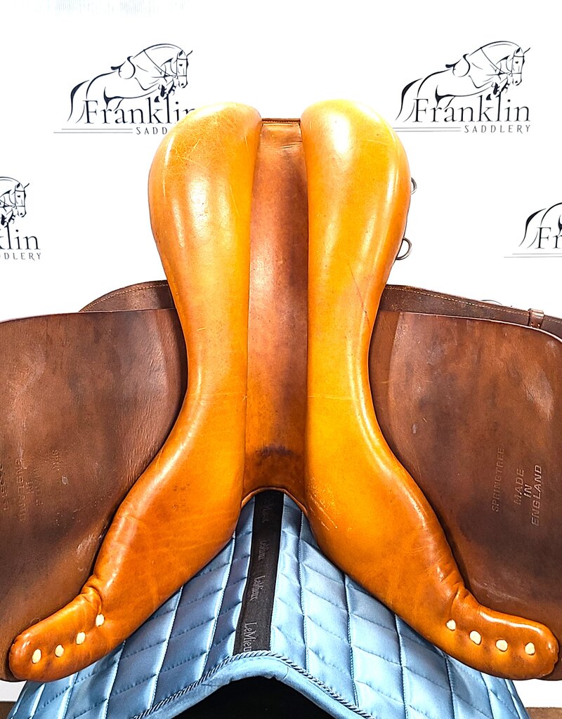 English Saddle 17.5" Seat Saddle Consignment #809