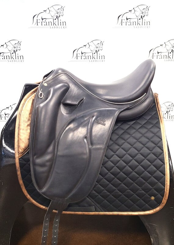 Devoucoux Monoflap Dressage Saddle 18.5" Seat Consignment #812