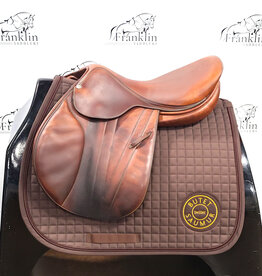Butet Used Butet Premium Integrated M 17.5 Seat 1.75 Flap Standard Tree Gold Saddle