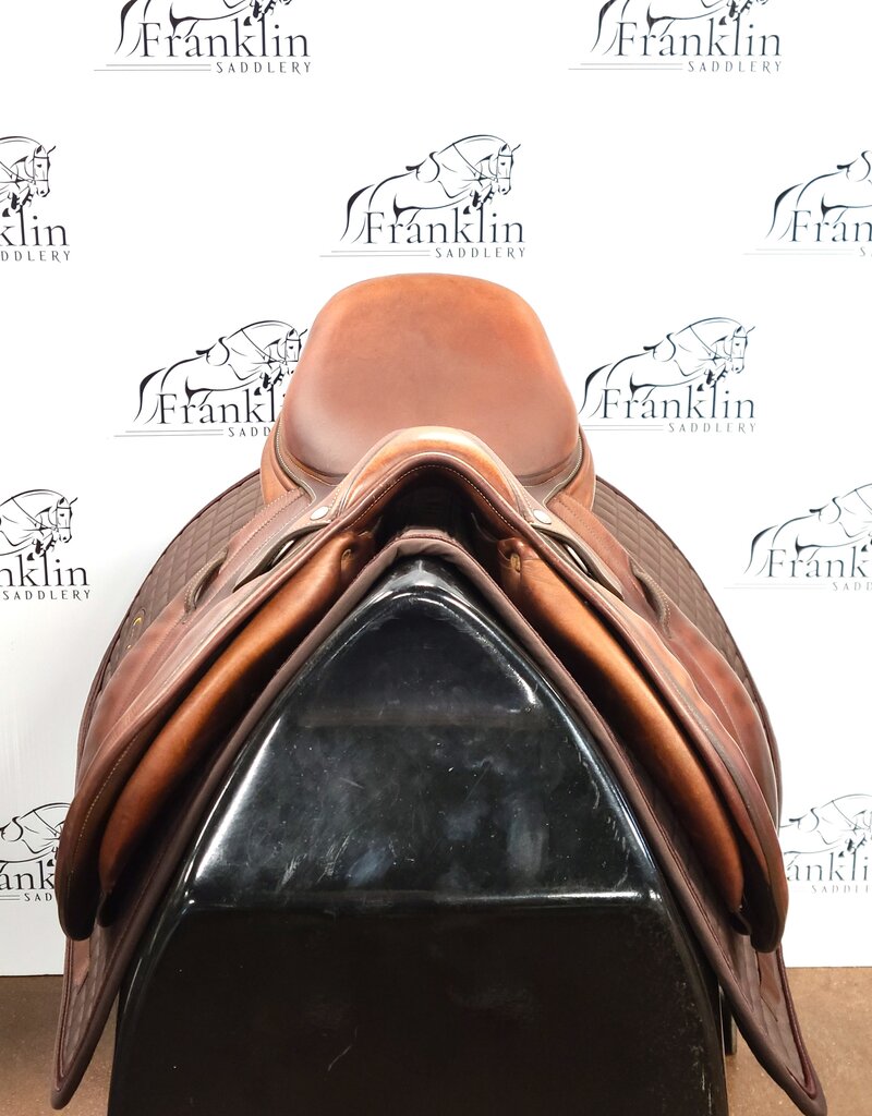 Butet Used Butet Premium Integrated M 17.5 Seat 1.75 Flap Standard Tree Gold Saddle