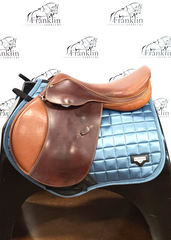 HDR Jumping Saddle 18" Seat MW Tree Consignment #814