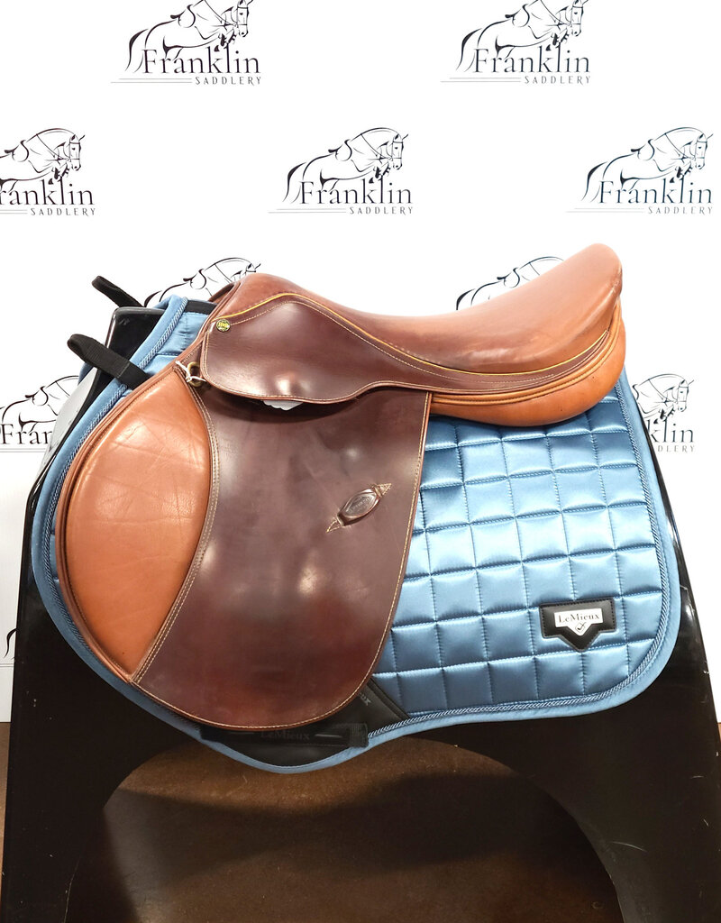 HDR Jumping Saddle 18" Seat MW Tree Consignment #814