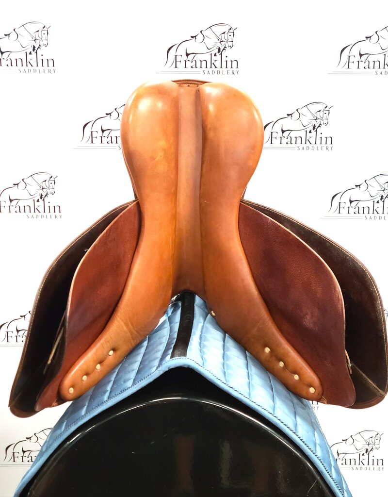 HDR Jumping Saddle 18" Seat MW Tree Consignment #814