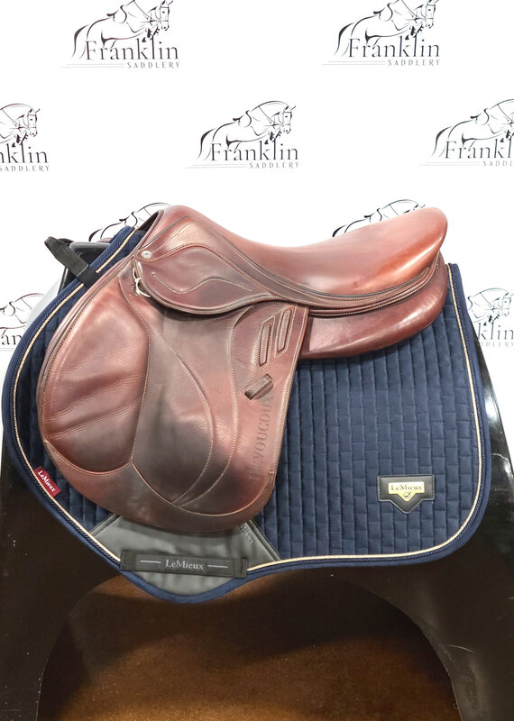 Devoucoux Biarritz Jumping Saddle 18" Seat Consignment #823