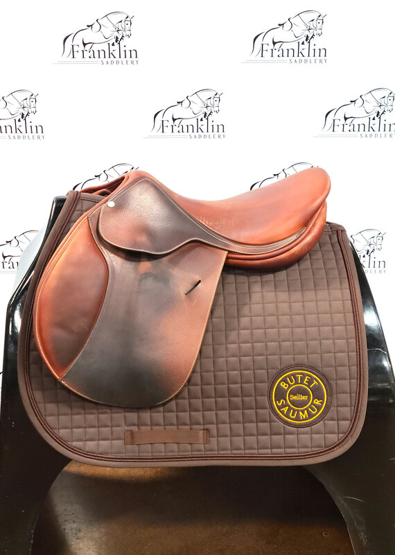 Used Butet 2007 L 17" Seat 1 Flap Standard Tree Gold Saddle Consignment #835