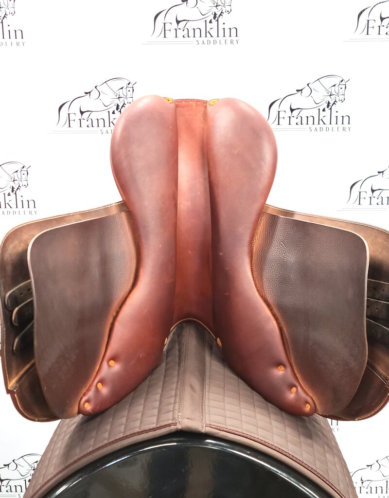Used Butet 2007 L 17" Seat 1 Flap Standard Tree Gold Saddle Consignment #835