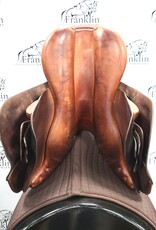 Butet M 17.5" Seat 2.5 Flap Gold Saddle Consignment #851