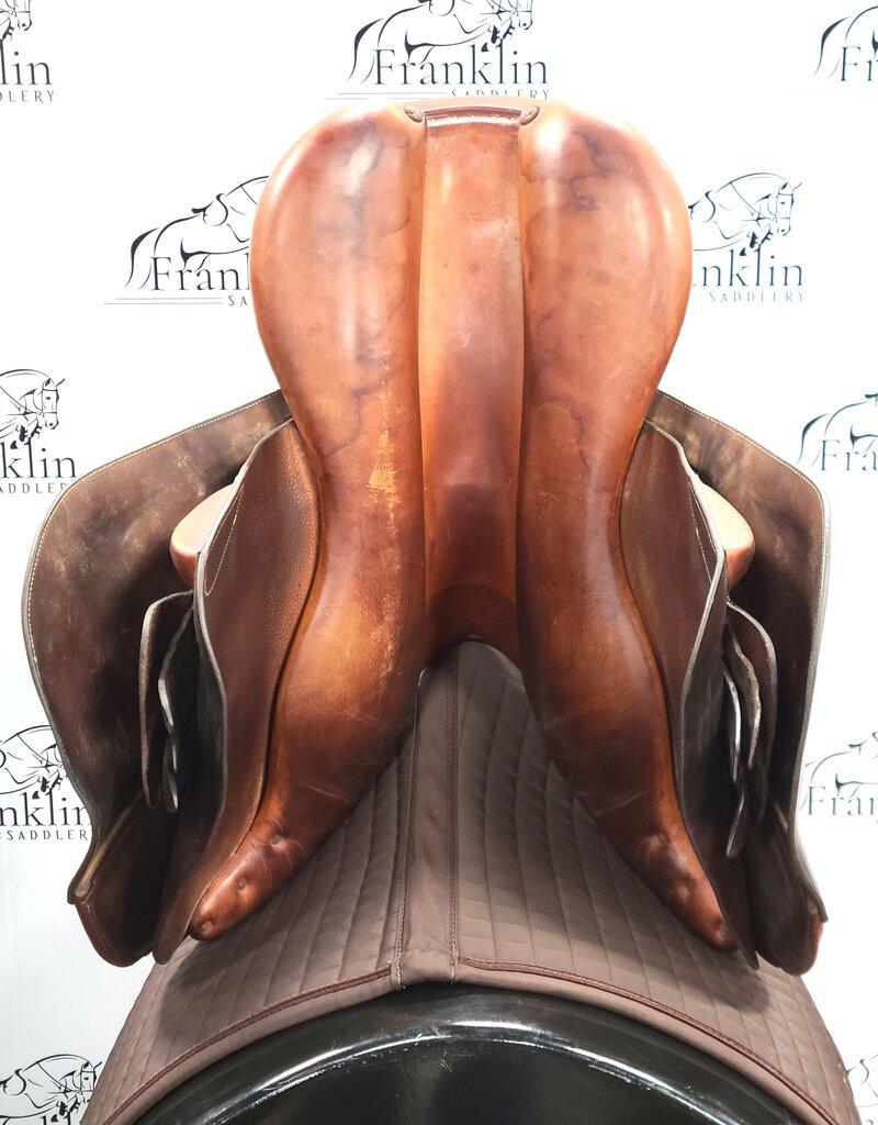 Butet M 17.5" Seat 2.5 Flap Gold Saddle Consignment #851