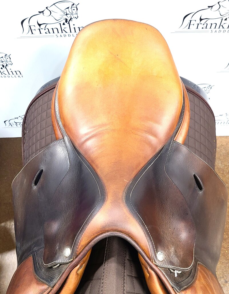 Butet M 17.5" Seat 2.5 Flap Gold Saddle Consignment #851