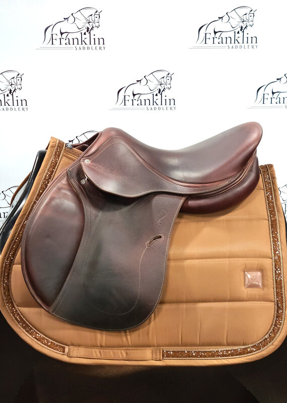 Antares Connexion Jumping Saddle 17" Seat Consignment #852