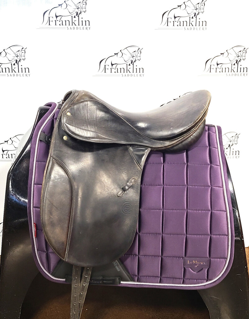 Euro-Riding Saphir Dressage Saddle 18" Seat Consignment #857