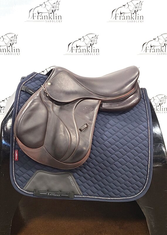 Devoucoux Biarritz C Saddle 17" Seat 1A Flap Consignment #629