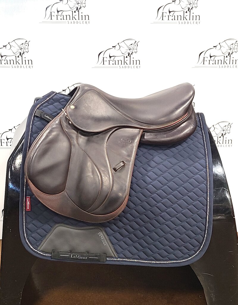 Devoucoux Biarritz C Saddle 17" Seat 1A Flap Consignment #629