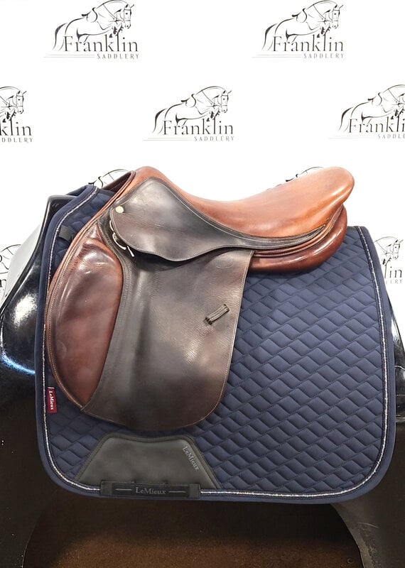 Devoucoux Socoa Jumping Saddle 17.5" Seat Consignment #883