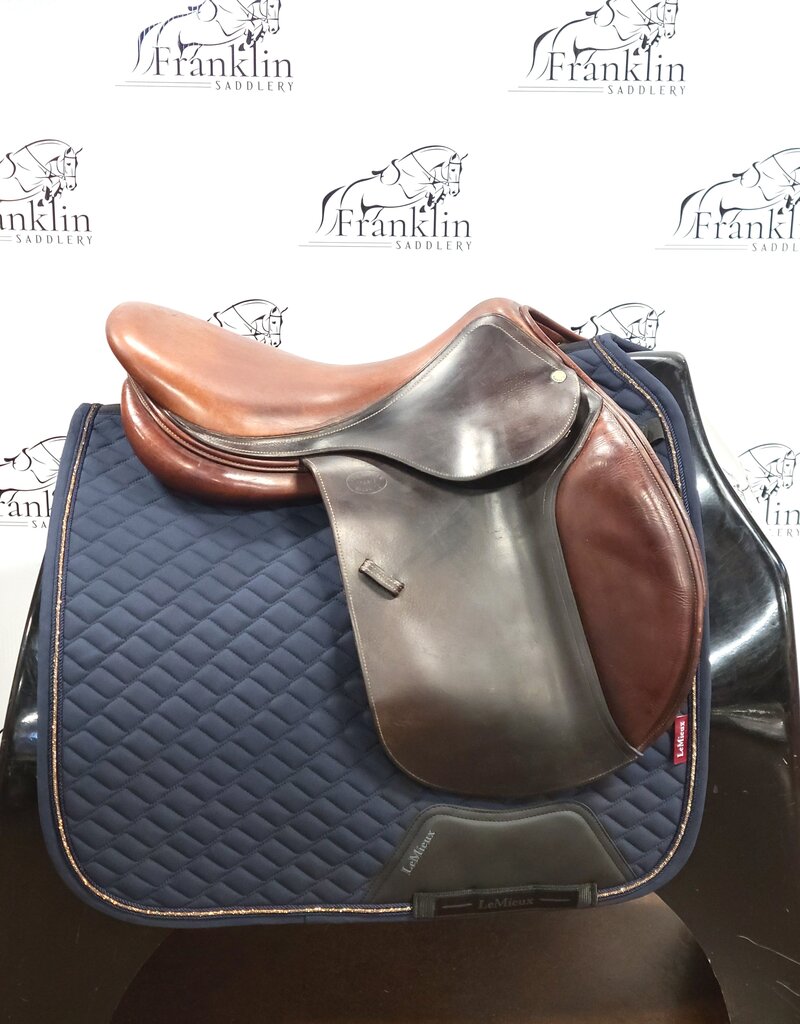 Devoucoux Socoa Jumping Saddle 17.5" Seat Consignment #883