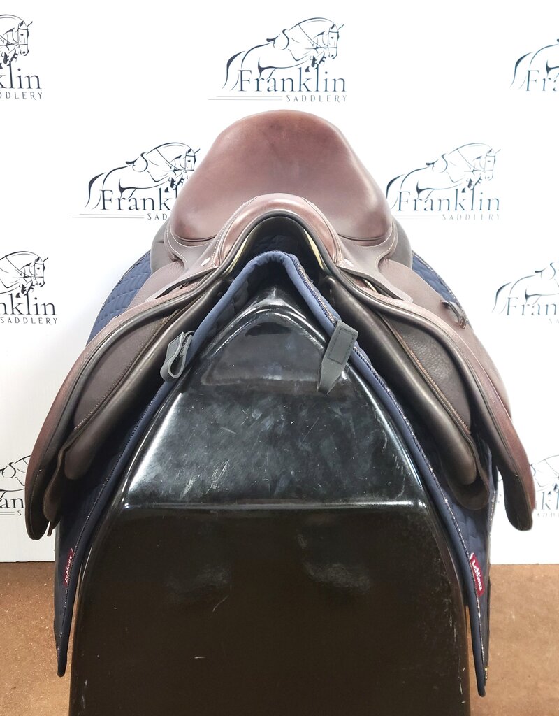 Voltaire Stuttgart Jumping Saddle 17" Seat Consignment #891