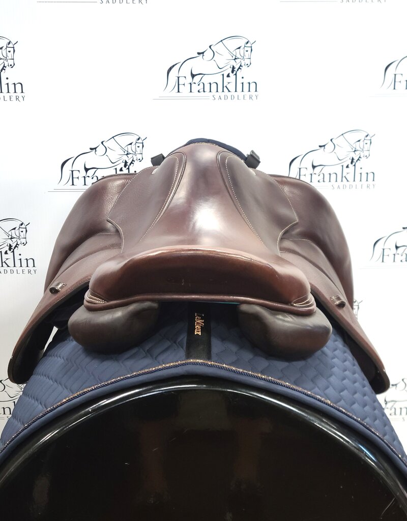Voltaire Stuttgart Jumping Saddle 17" Seat Consignment #891