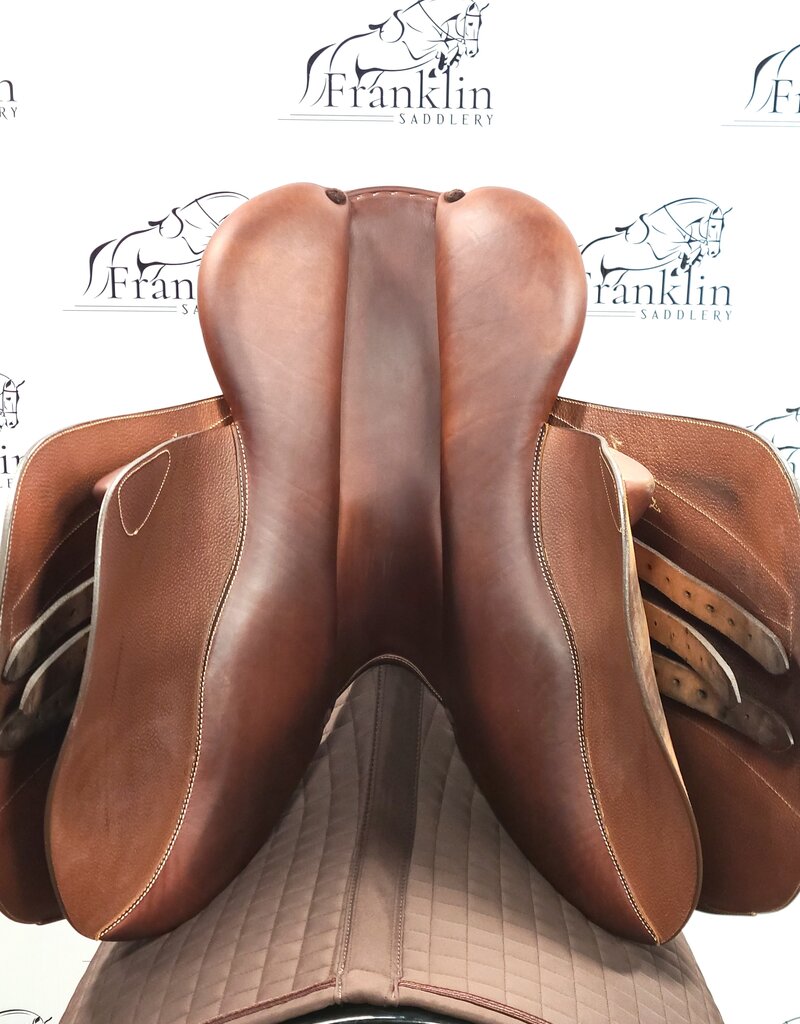 Butet Used Premium Integrated Butet L 16.5" Seat 2.75 Flap Standard Tree Gold Saddle
