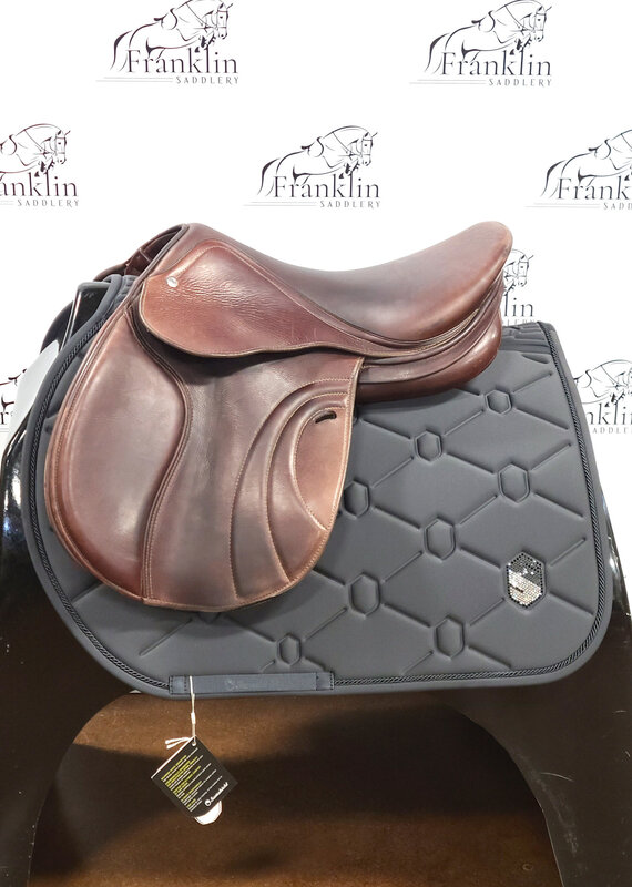Schleese UniLight Hunt Seat Saddle 17" Seat Consignment #894