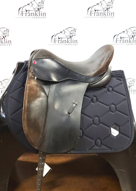Albion Dressage Saddle 17.5" Seat Consignment #909