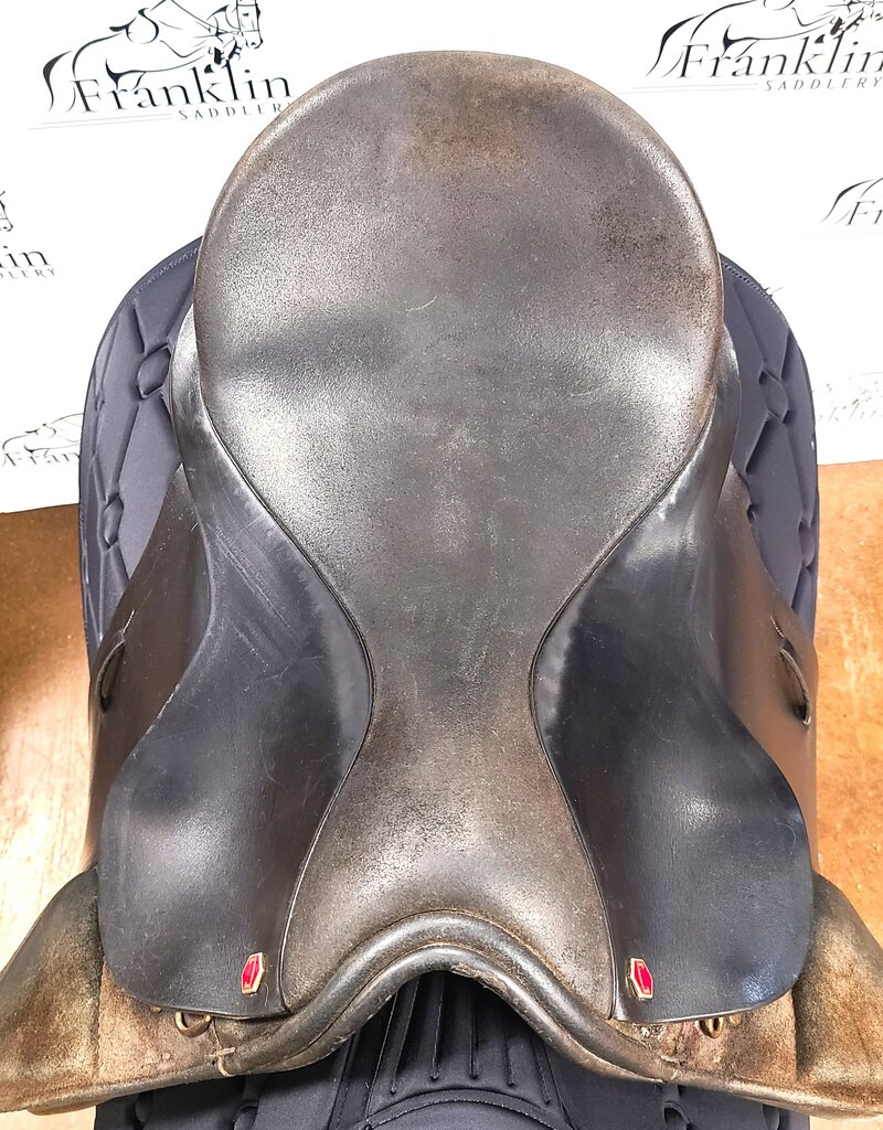 Albion Dressage Saddle 17.5" Seat Consignment #909