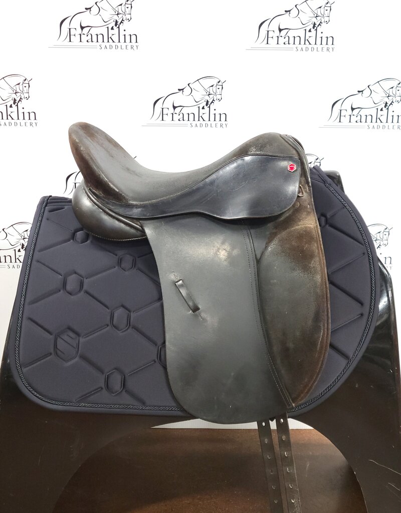 Albion Dressage Saddle 17.5" Seat Consignment #909
