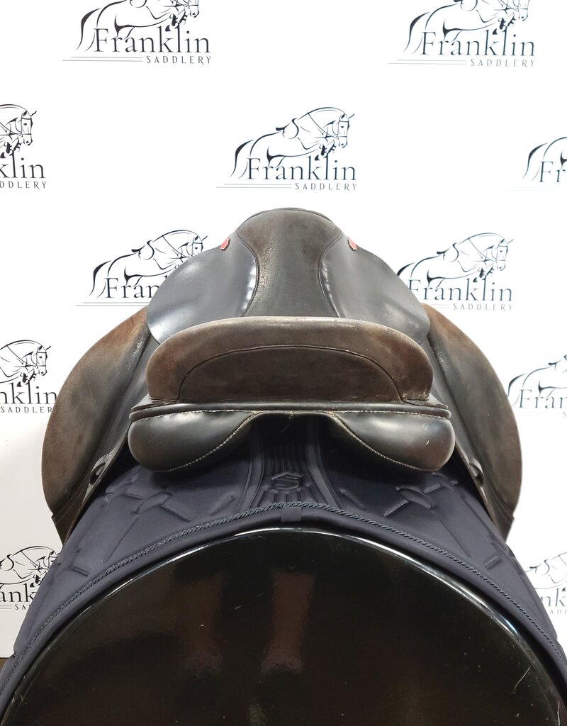 Albion Dressage Saddle 17.5" Seat Consignment #909