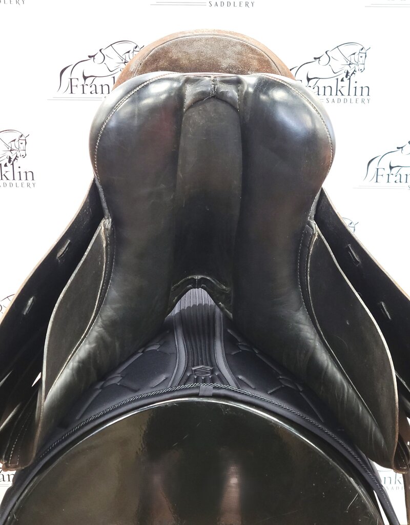 Albion Dressage Saddle 17.5" Seat Consignment #909