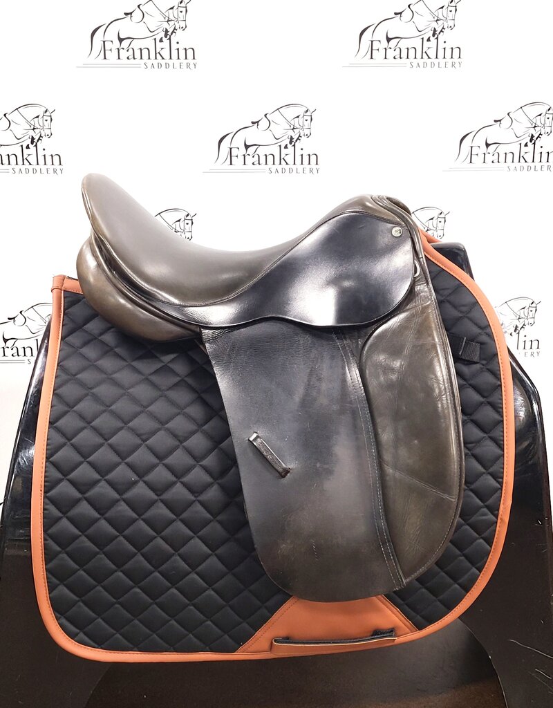 County Dressage Saddle 17.5" Seat Consignment #913