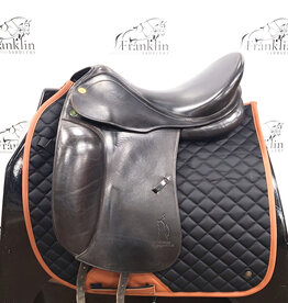 Prestige Dressage Saddle 17.5" Seat Consignment #914
