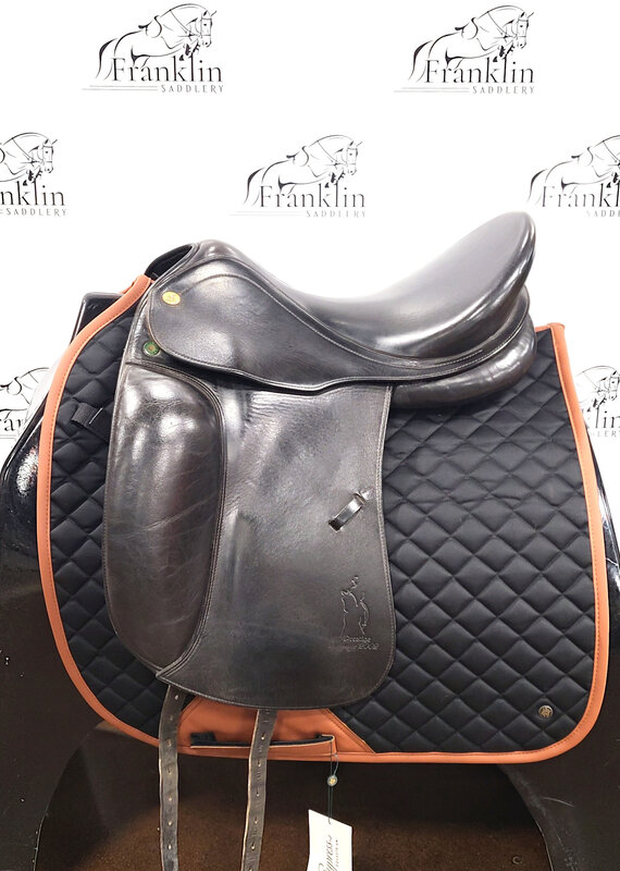 Prestige Dressage Saddle 17.5" Seat Consignment #914