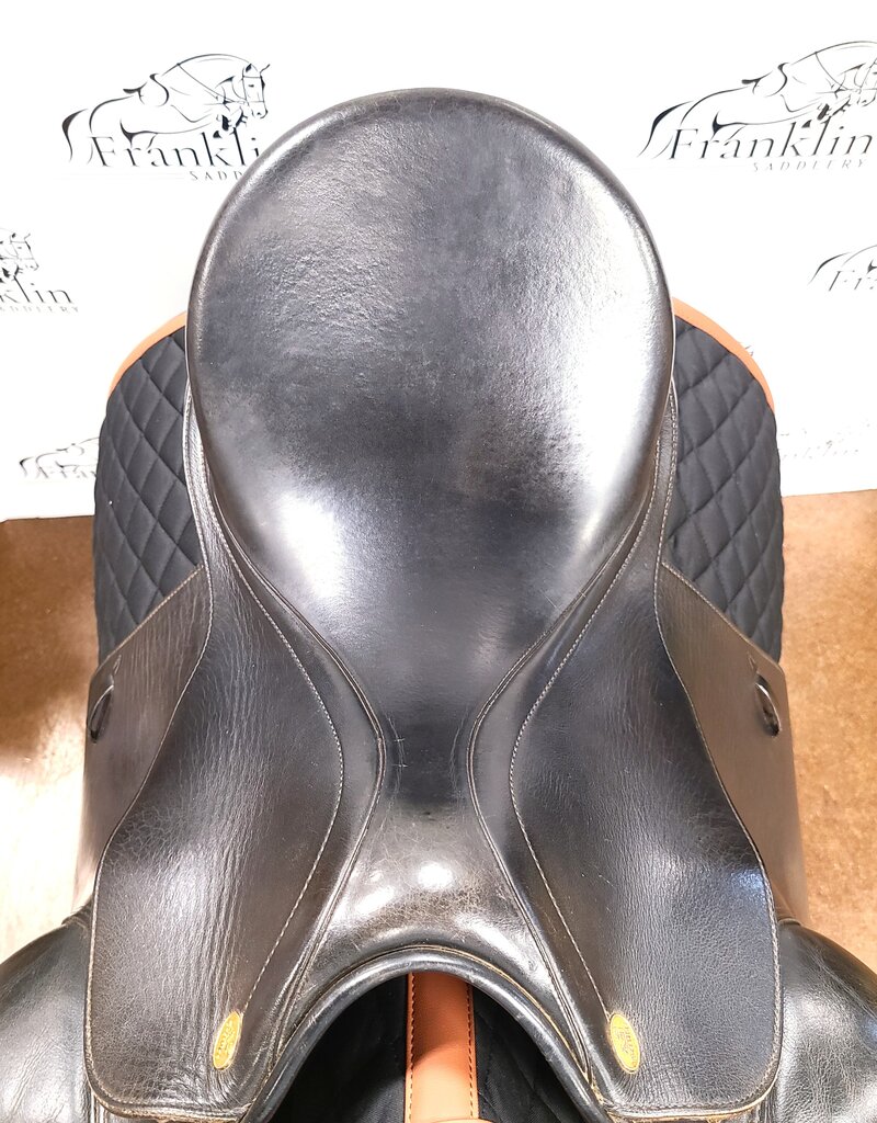 Prestige Dressage Saddle 17.5" Seat Consignment #914