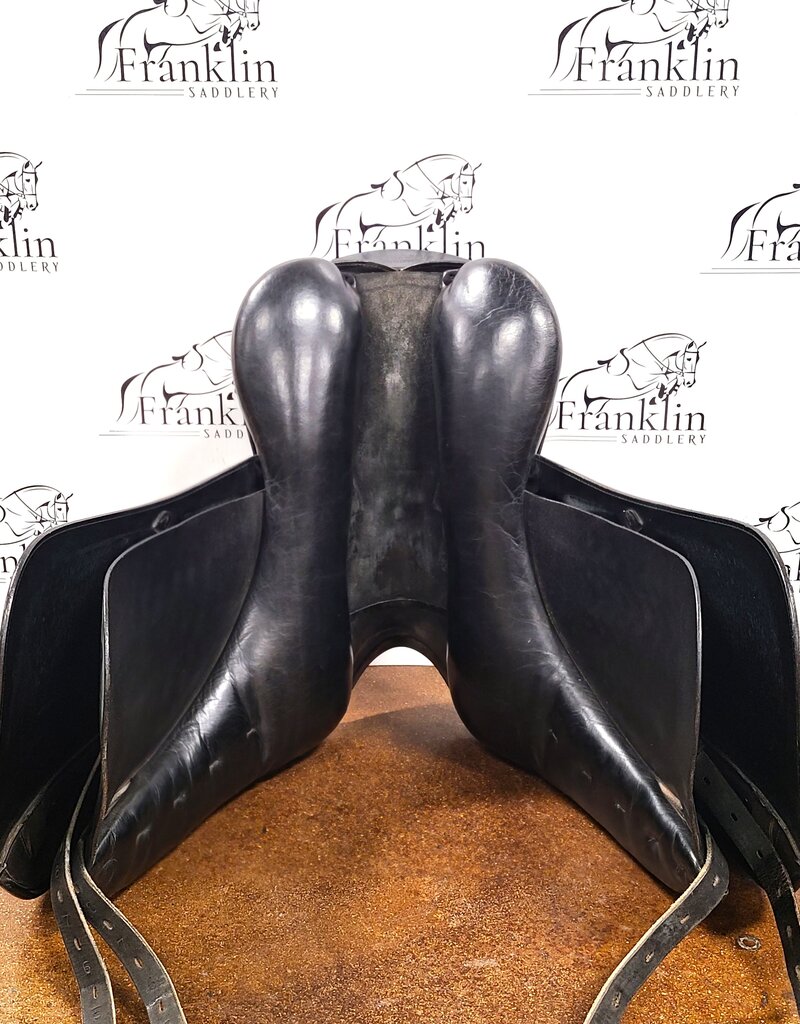 Prestige Dressage Saddle 17.5" Seat Consignment #914