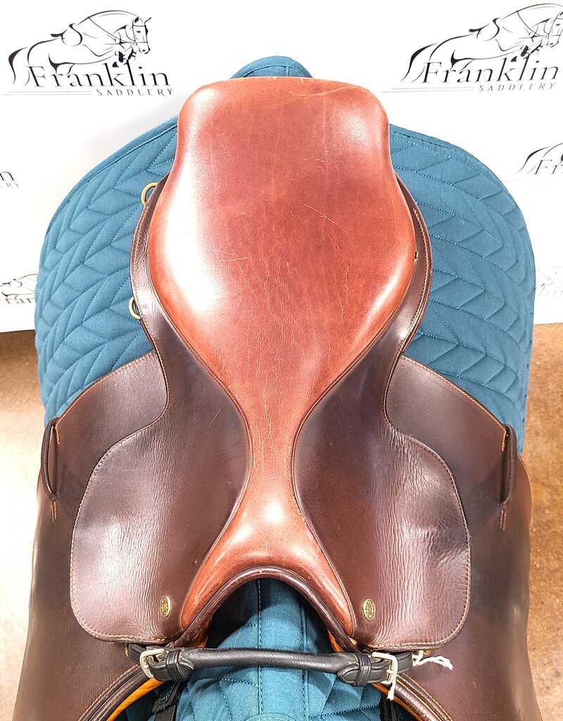 Crosby Close Contact Saddle 17" Seat Consignment #936
