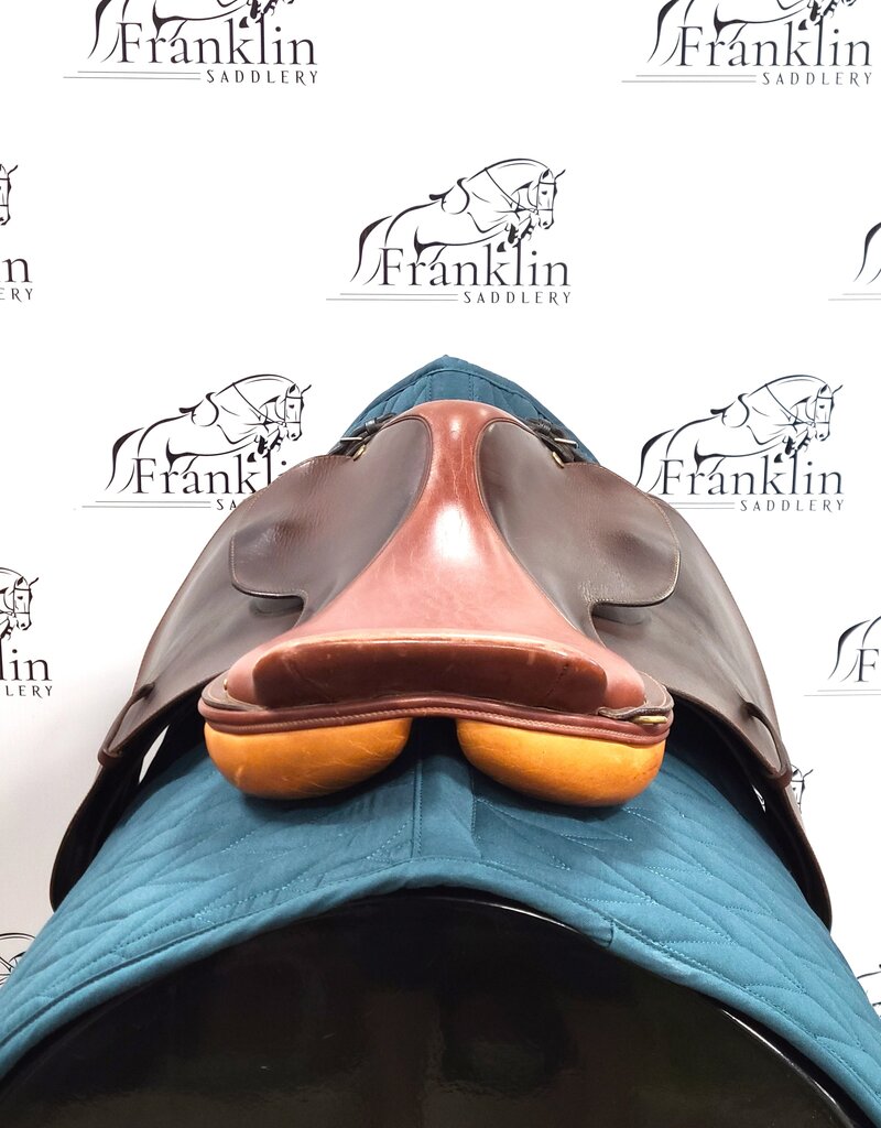 Crosby Close Contact Saddle 17" Seat Consignment #936