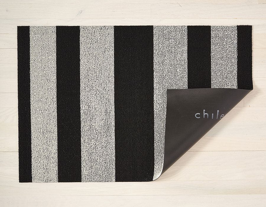 Chilewich Bold Stripe Shag Doormat - Black & White 18" x 28"