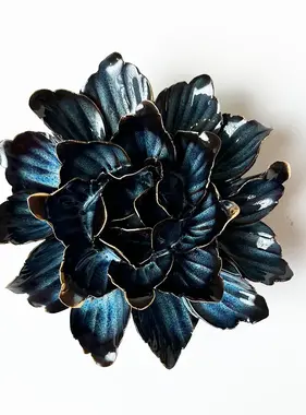 B05 - Coral 14 Flower Large Blue