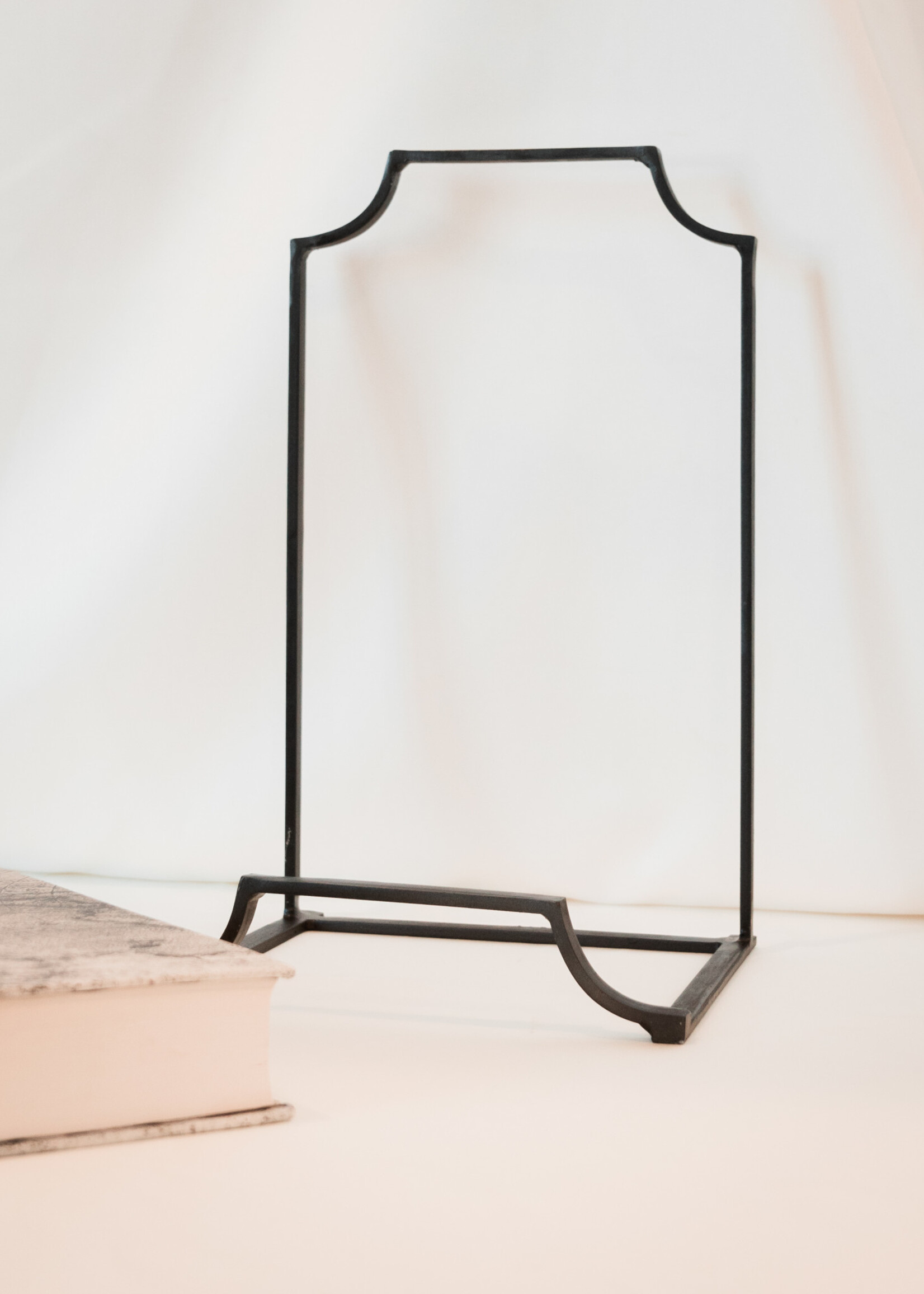 Lydia Easel 13”