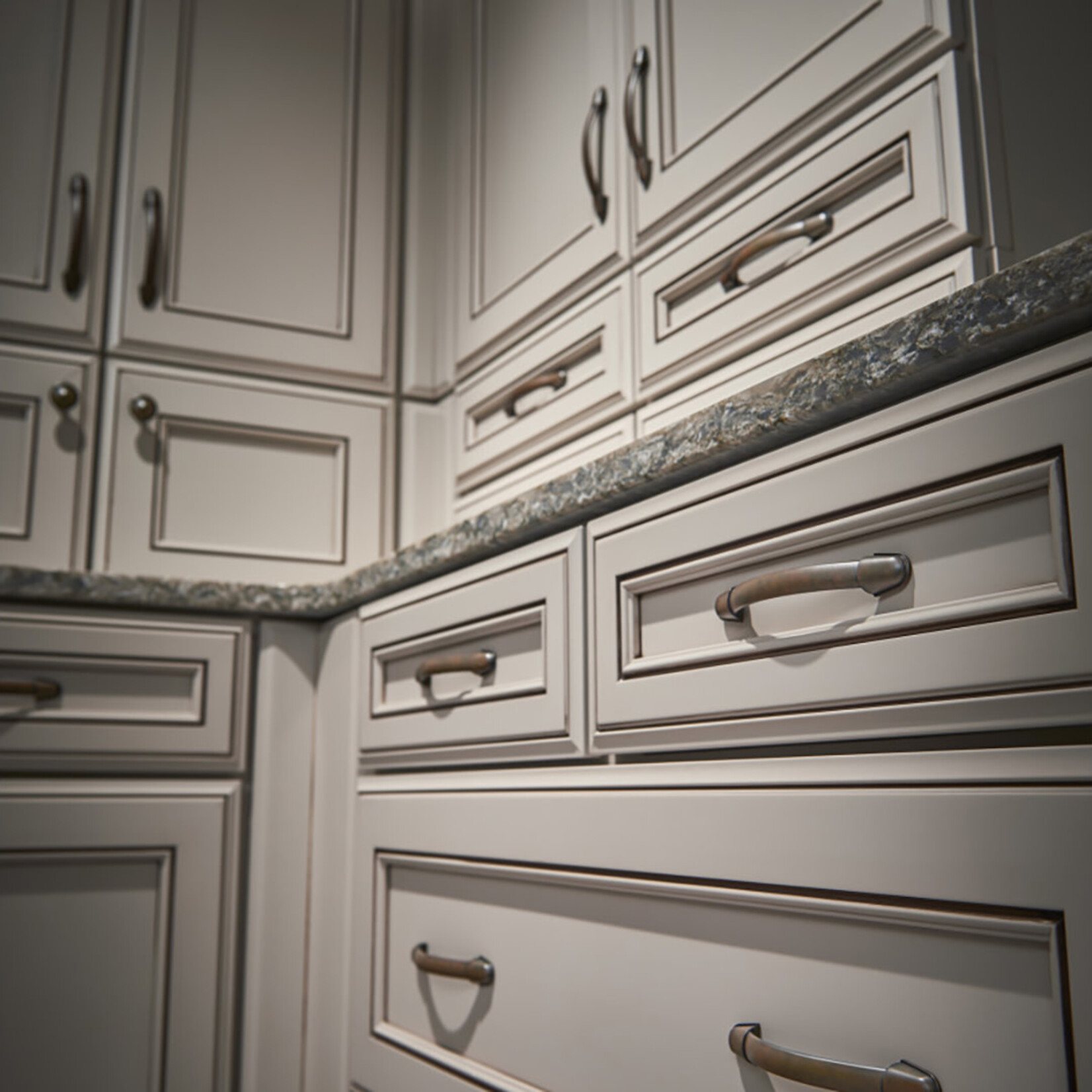 Top Knobs Buckle Pull