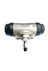 Wheel Cylinder, Rear - Toyota HiAce Van, Dyna & others w/self-adjusting drum brakes - 15/16" bore - 47550-26110 OEM