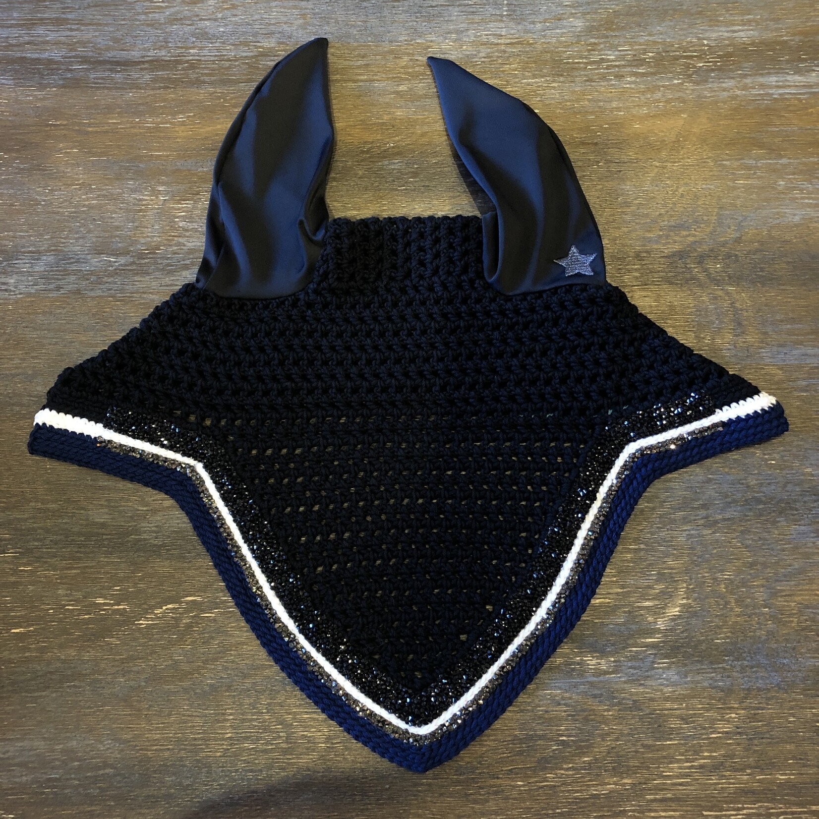 EquStar Black V-Shape Bonnet, 1R Ribbon, 1R Trim, 1R Mini Ribbon, 2R Trim