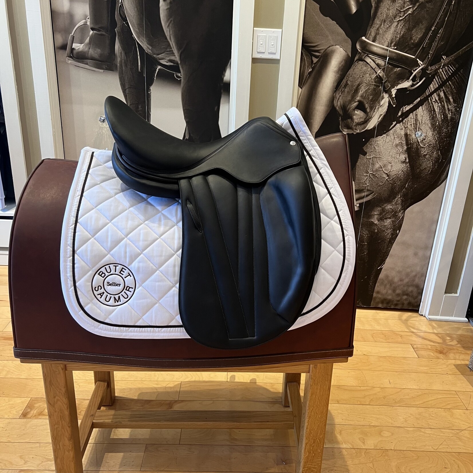 Butet Butet 17.5" Dressage Saddle with Girth