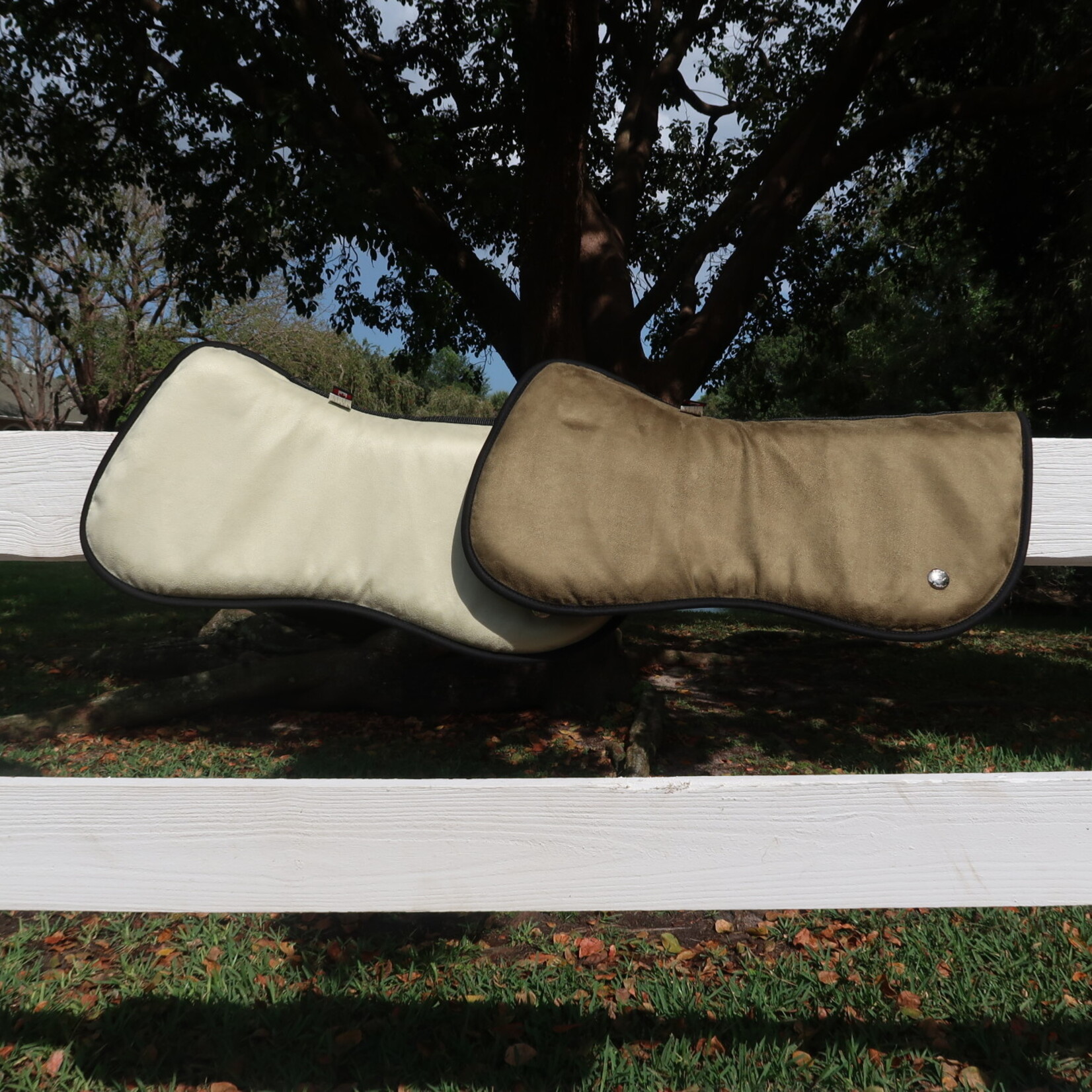 Ogilvy Ogilvy 1" Memory Foam Butterfly Cut Half Pad w/Single Piping