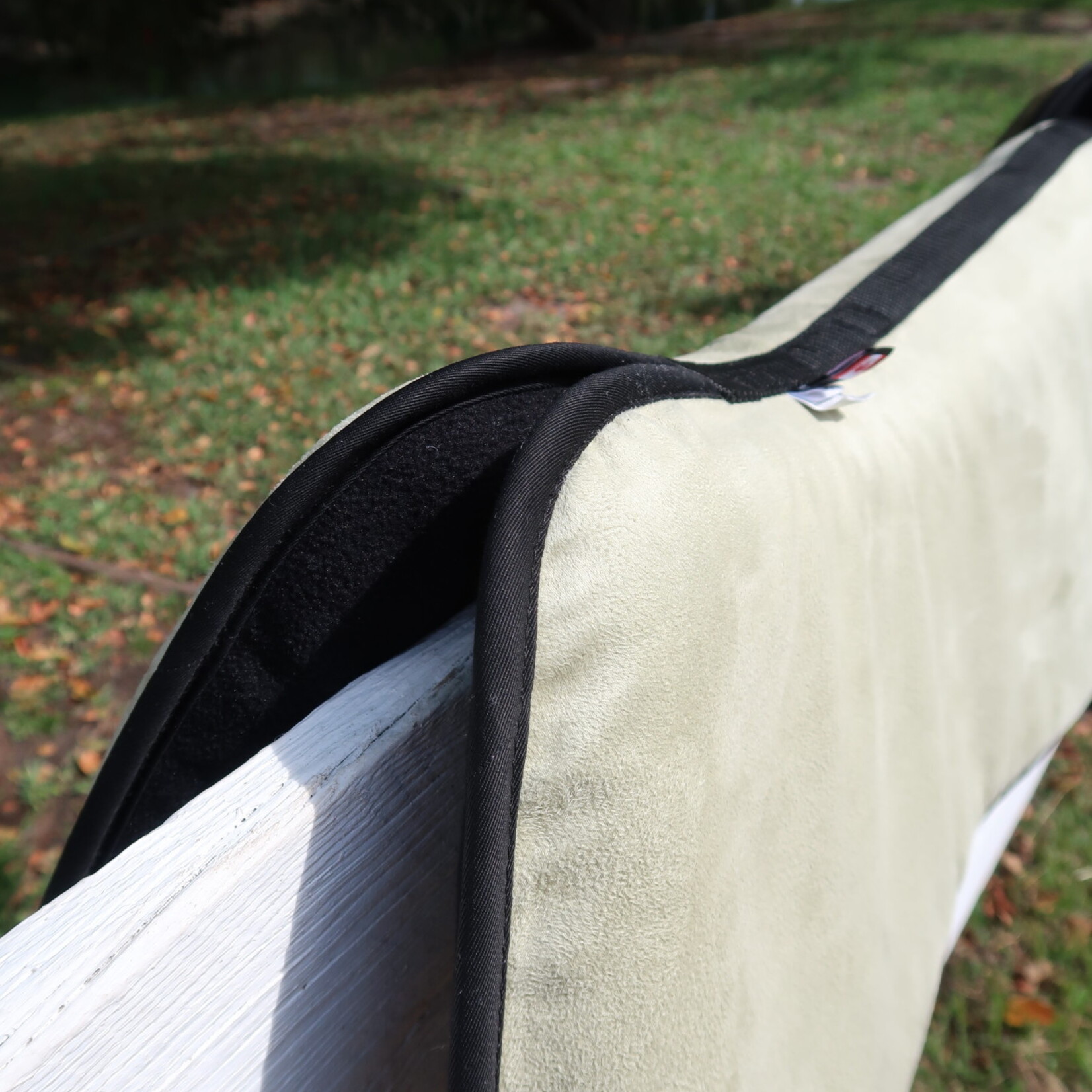 Ogilvy Ogilvy 1" Memory Foam Butterfly Cut Half Pad w/Single Piping
