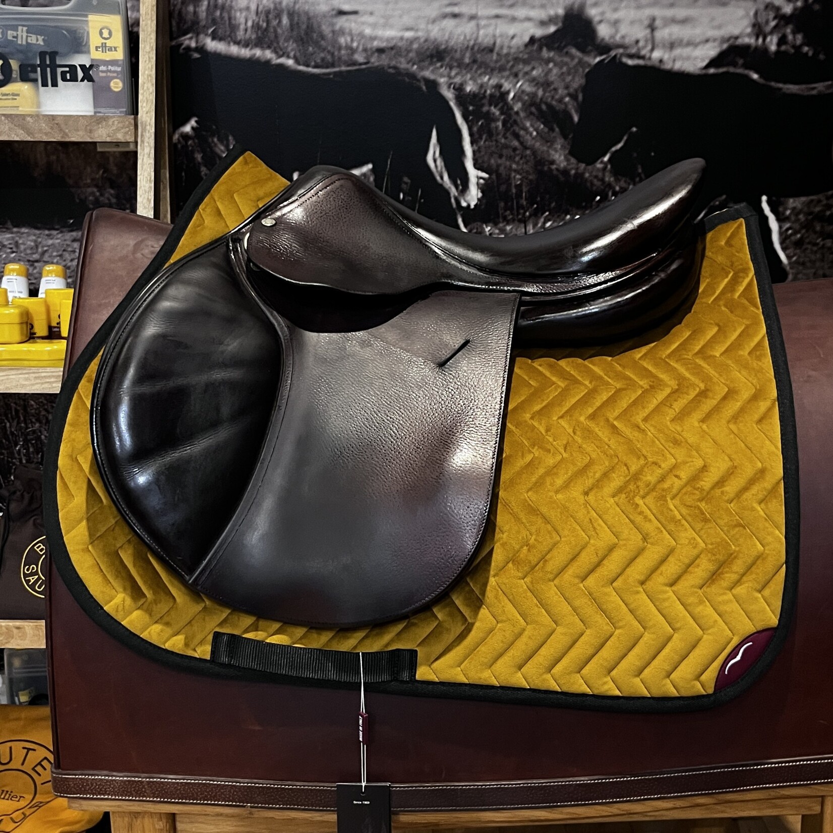 #1712 11 Consigned Butet Jumping Saddle Grained, C (V.Deep Seat) 2.25 Flap 17.5" Gold STD TREE